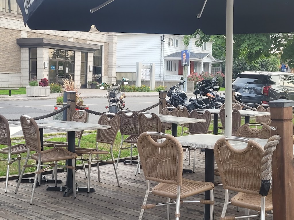 Bar-Terrasse La Cale in Salaberry-de-Valleyfield