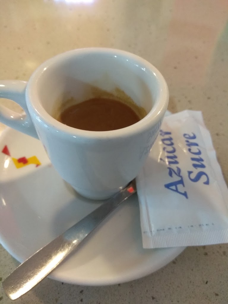 Bar-Cafeteria Aisa — Comida y bebida