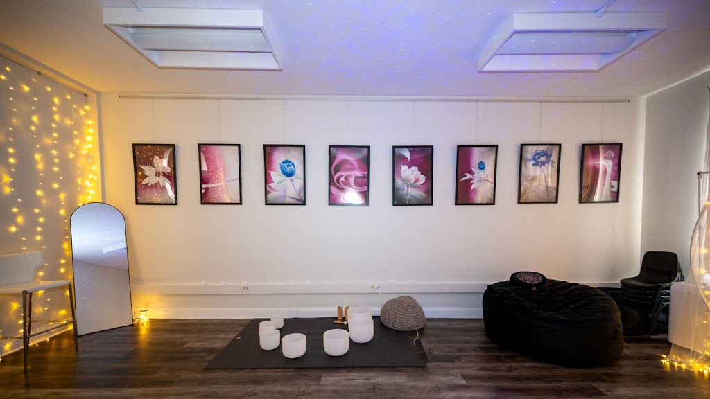  Edge Yoga School & Arts