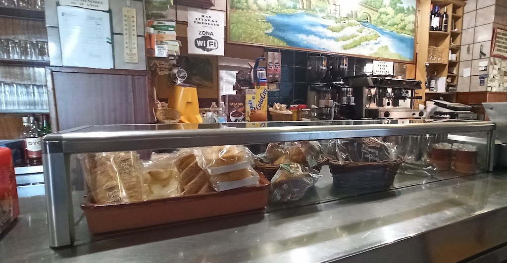 Cafe bar El Puente — Ambiente