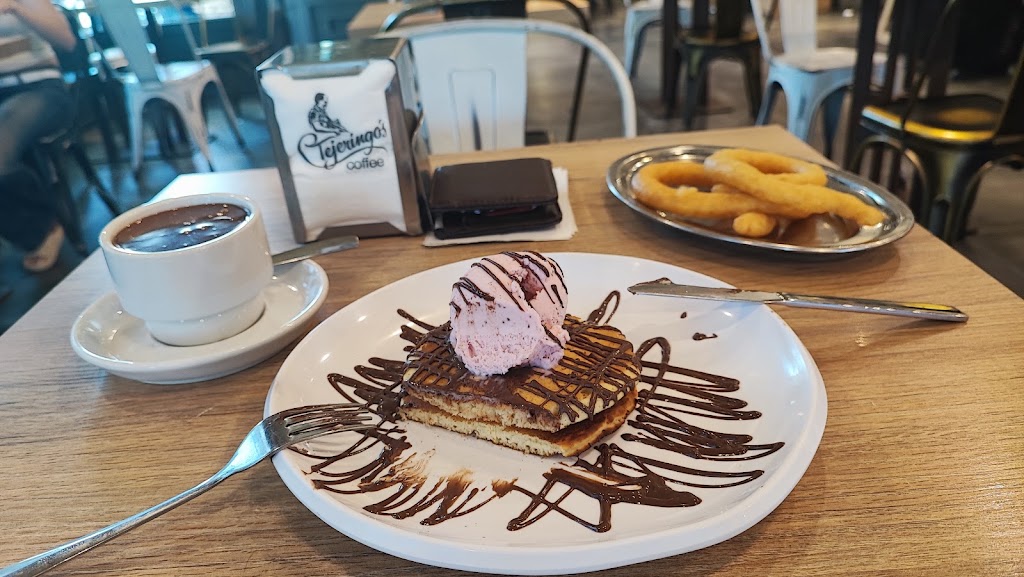 Tejeringo's Coffee — Comida y bebida