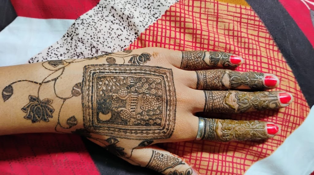 Anshu Mehndi And Makeup Artist