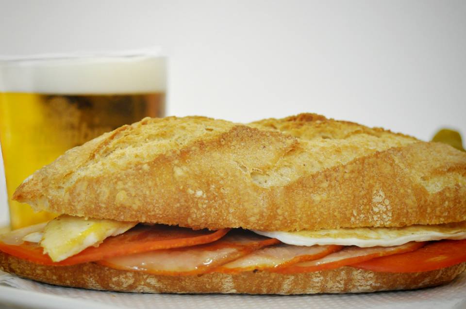 El Rincon de Grana — Comida y bebida