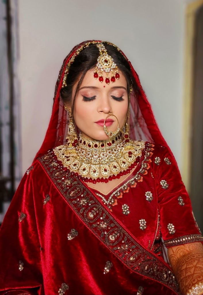 Get Gorgeous Beauty Salon Makeup Studio