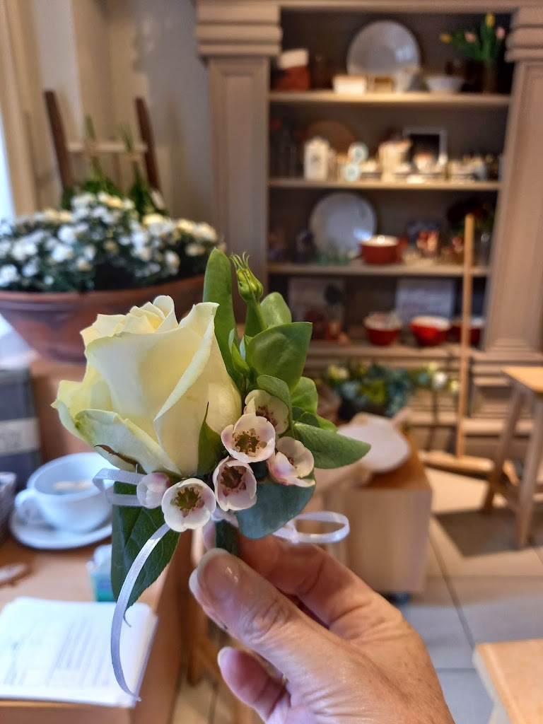 Blooming Garden Flowers - Staffordshire wedding florist. Wreath workshops. Artistic, thoughtful design.