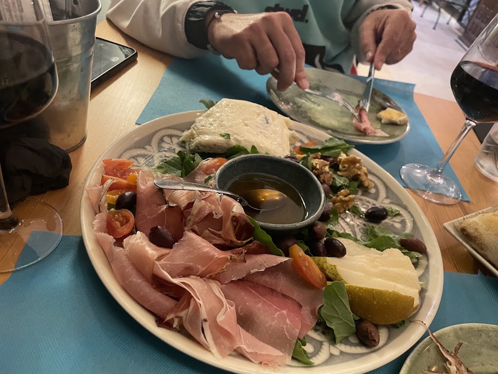 Da Eriselda Pizzeria — Comida y bebida