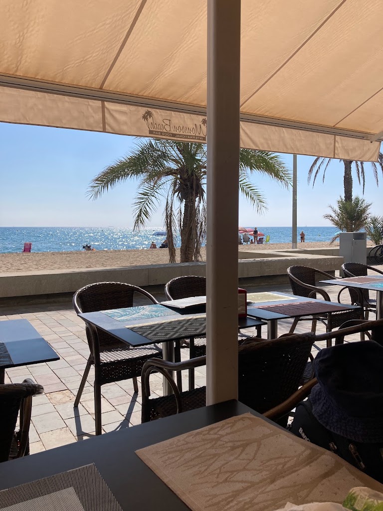 Monsoon Beach — Ambiente
