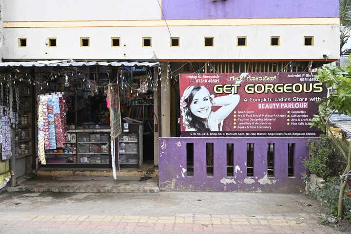 Get Gorgeous Ladies Beauty Parlour And Fancy Store
