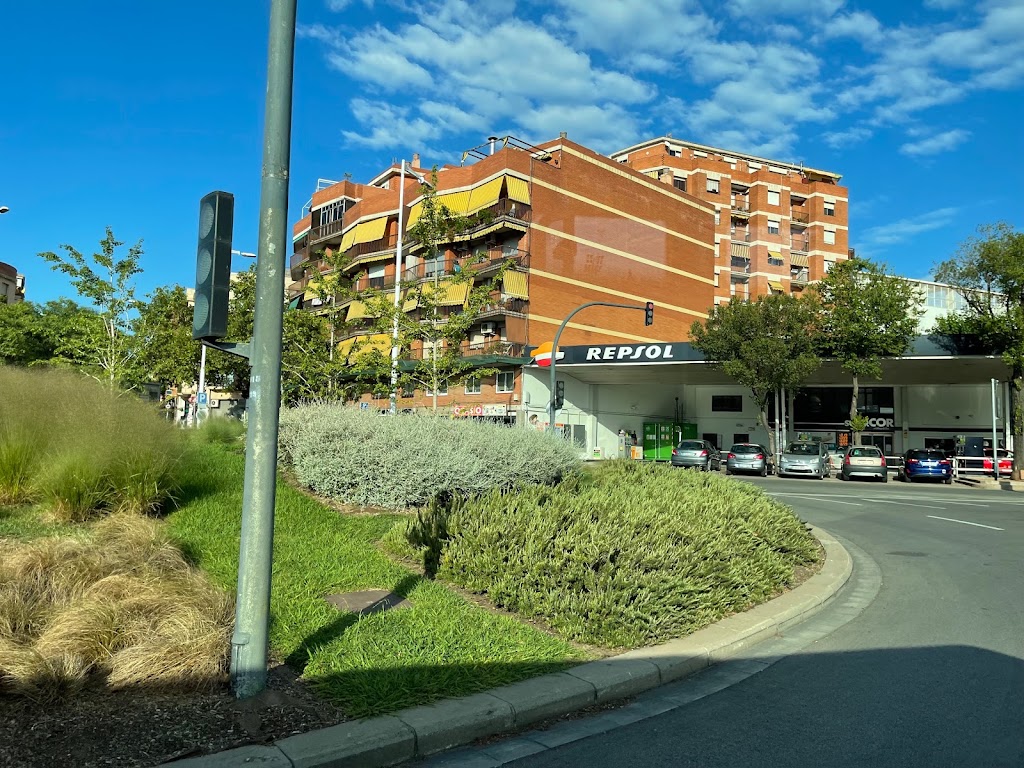 Estacion de Servicio Repsol — Exterior
