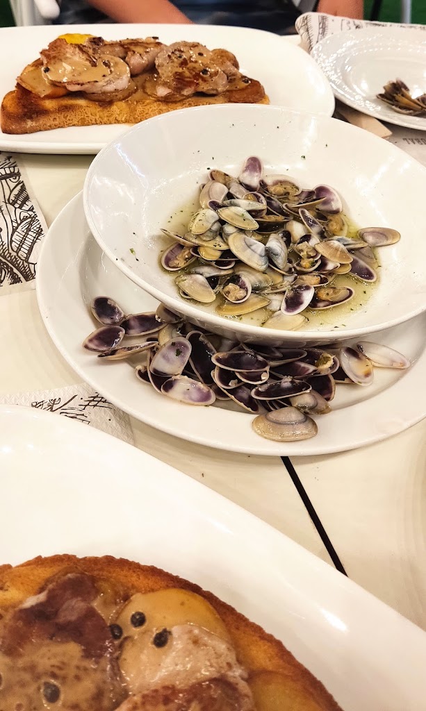 Comala burriana — Comida y bebida