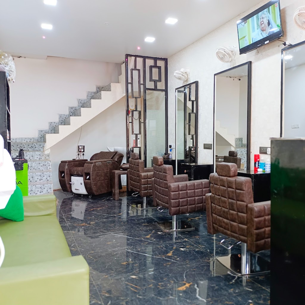 Shrivenu Unisex Salon Arang Makeup Hair Academy
