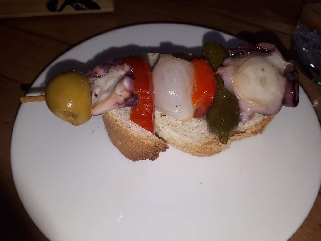Bar Centro De Encuentro — Comida y bebida