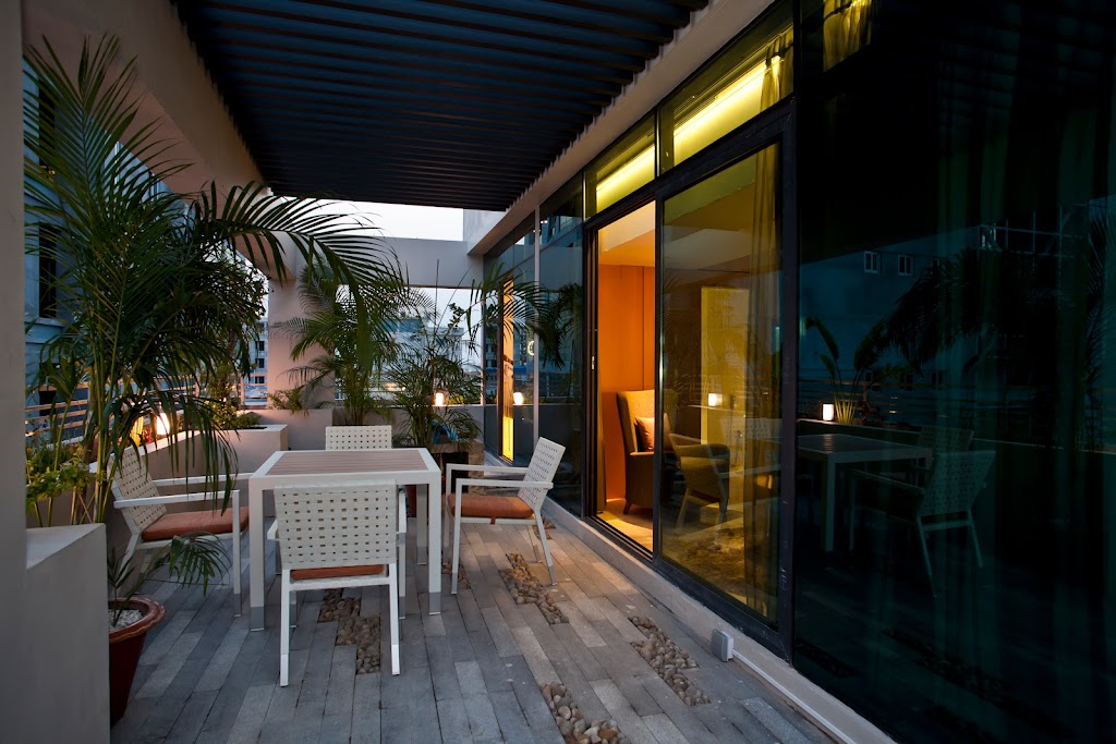 Lakeshore Suites