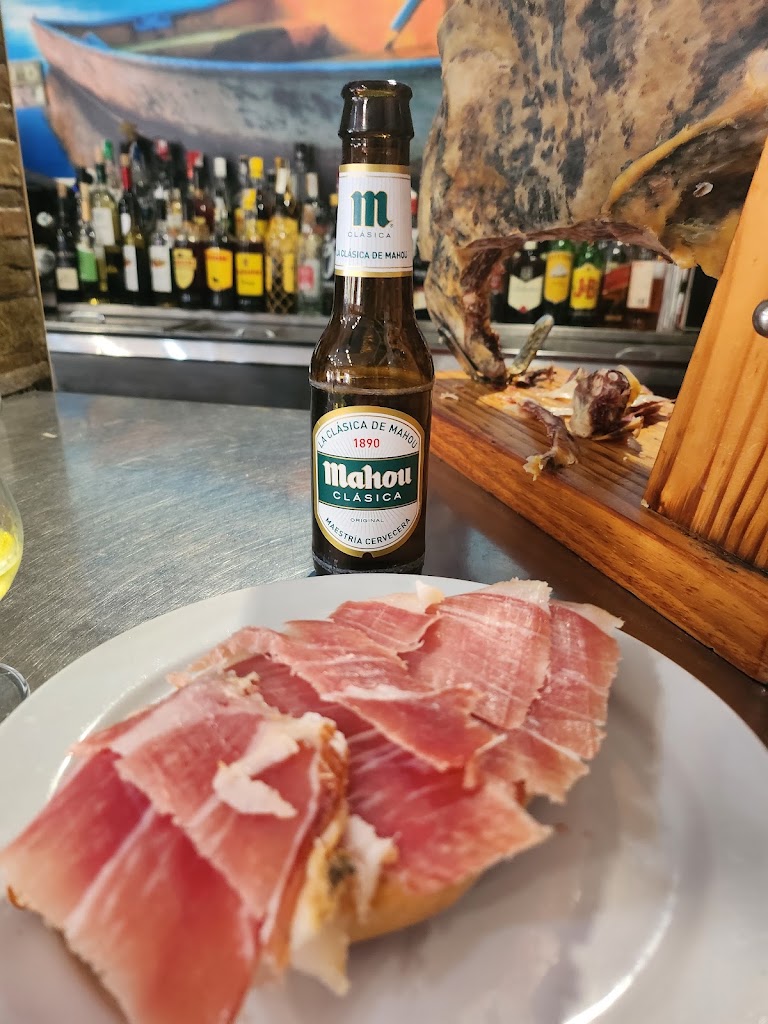 Bar La Barca — Comida y bebida