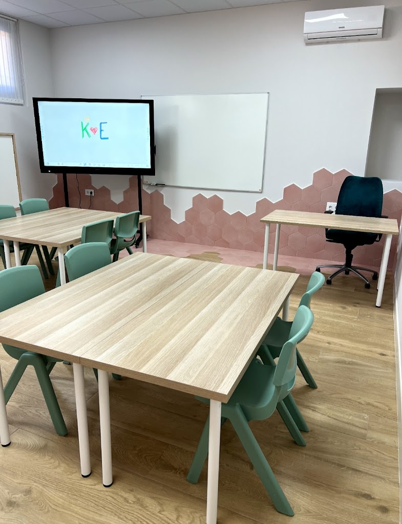 Kids Love English - Academy