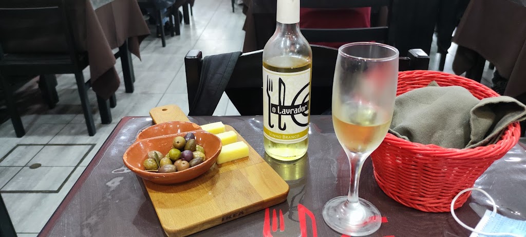 Restaurante O Lavrador — Comida y bebida