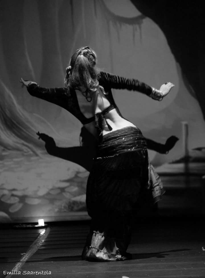 Escuela Irene Aivar: Danzas y viajes a Oriente