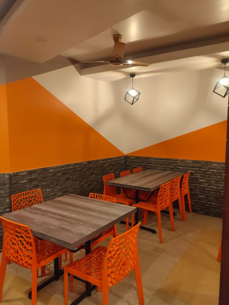 Raj Hotel And Vegetarian Restaurant