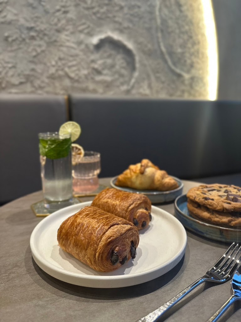 COMMA CAFÉ (walk-ins are welcome, open 7 days, call to book tables if you dont want to wait )