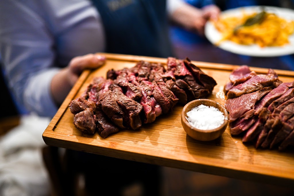 Meson La Bodeguita — Comida y bebida