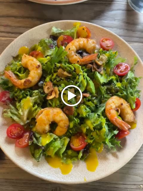 Restaurante Dios los cria... y el viento los amontona — Videos