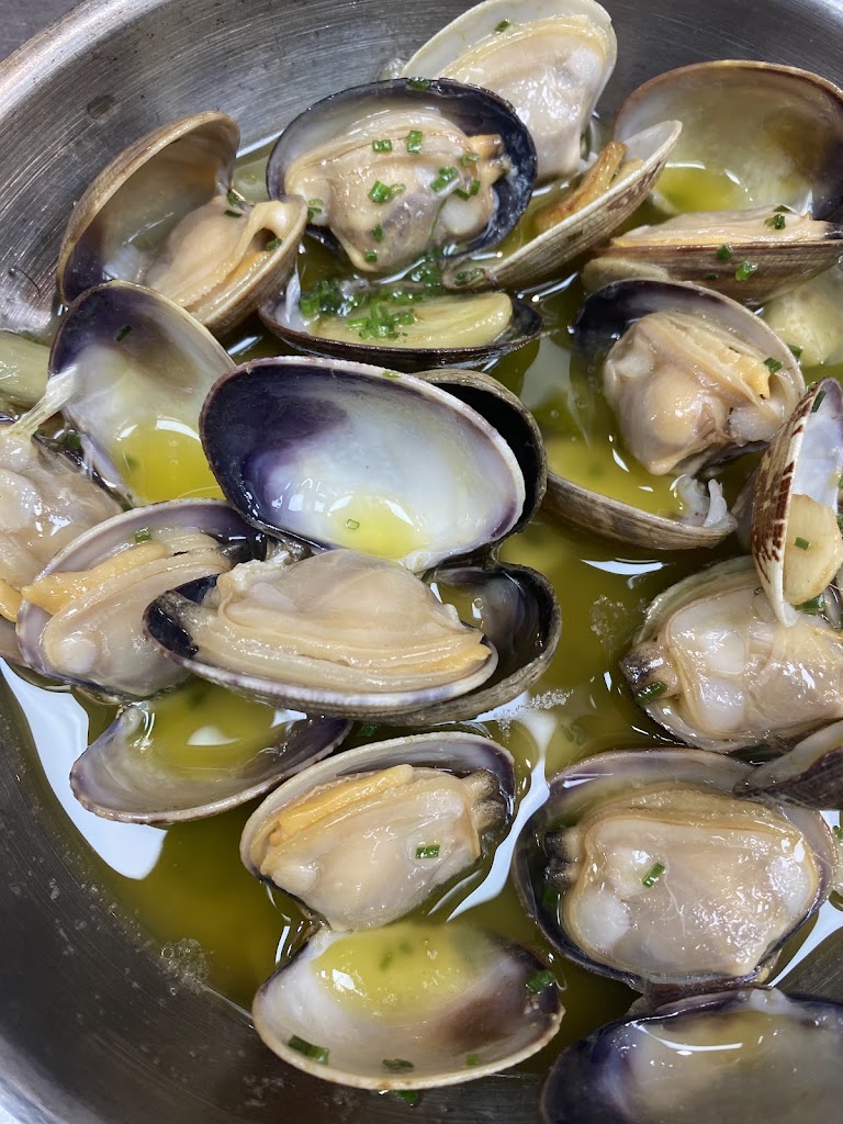 Cerveceria Sevruga — Comida y bebida