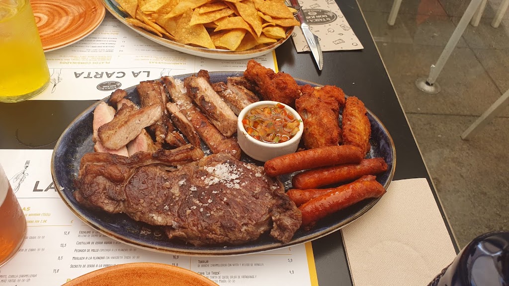 La Tasca de Don Jose Plaza del Castillo — Comida y bebida