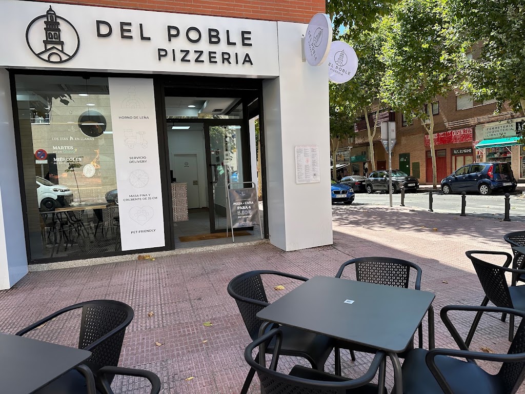 Del Poble Pizzeria Mostoles — Ambiente