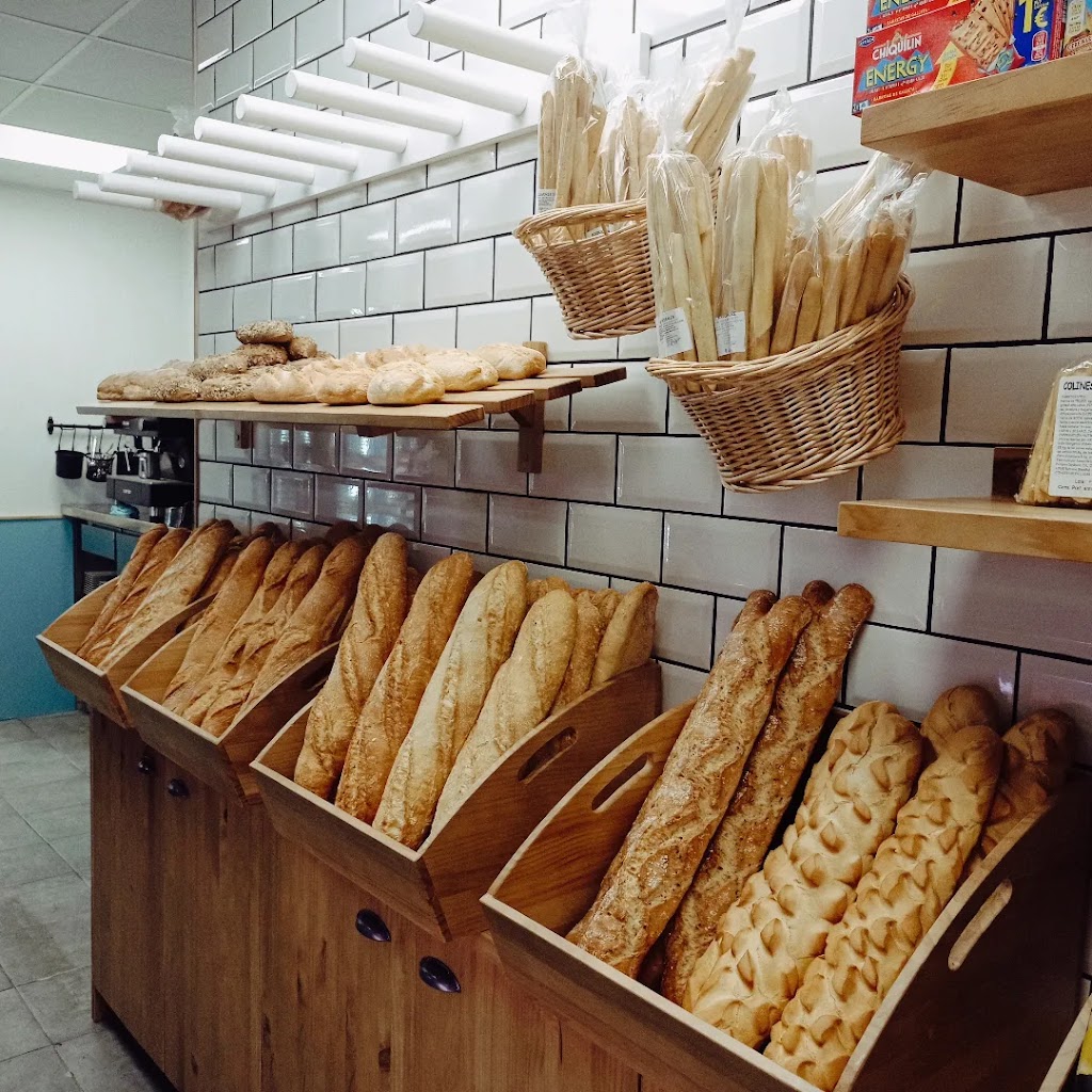 Croissanteria Y Bolleria Loles — Comida y bebida