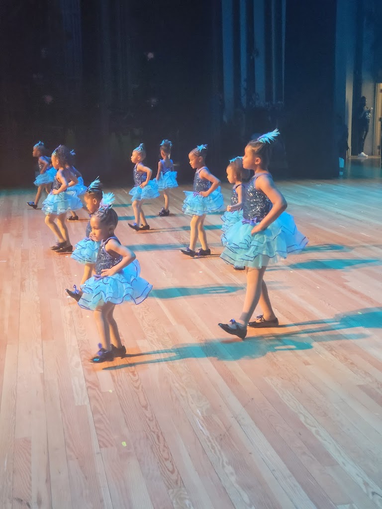  Creative Expressions Dance Studio Inc. ️