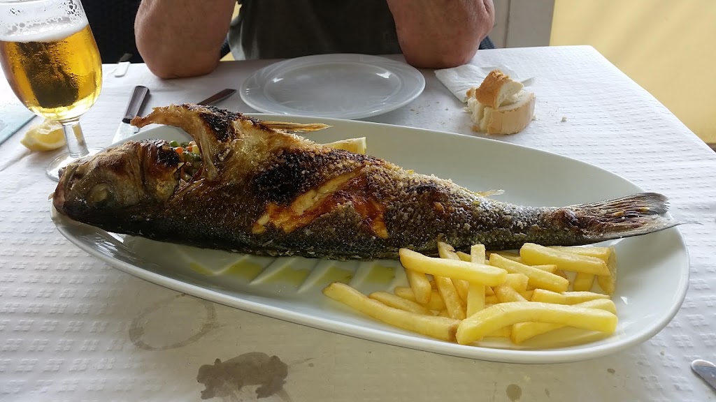 Chiringuito Rompeolas — Comida y bebida