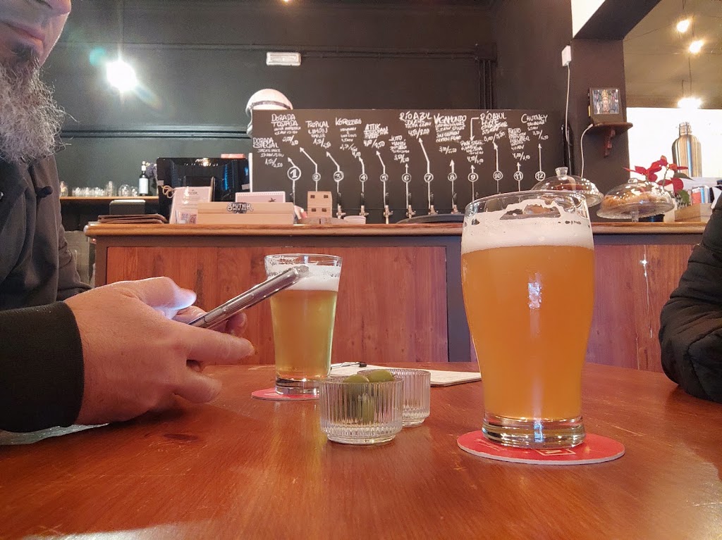 Sputnik Brew Pub — Comida y bebida