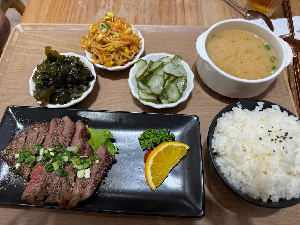 【三毛食記】韓式冷麵｜精緻定食｜丼飯｜頂溪美食｜永和餐廳｜現場候位 的照片