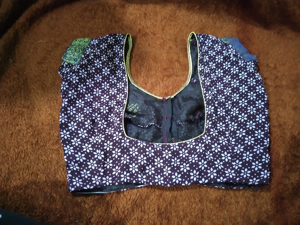 Roopambra Ladies Beauty Parlour