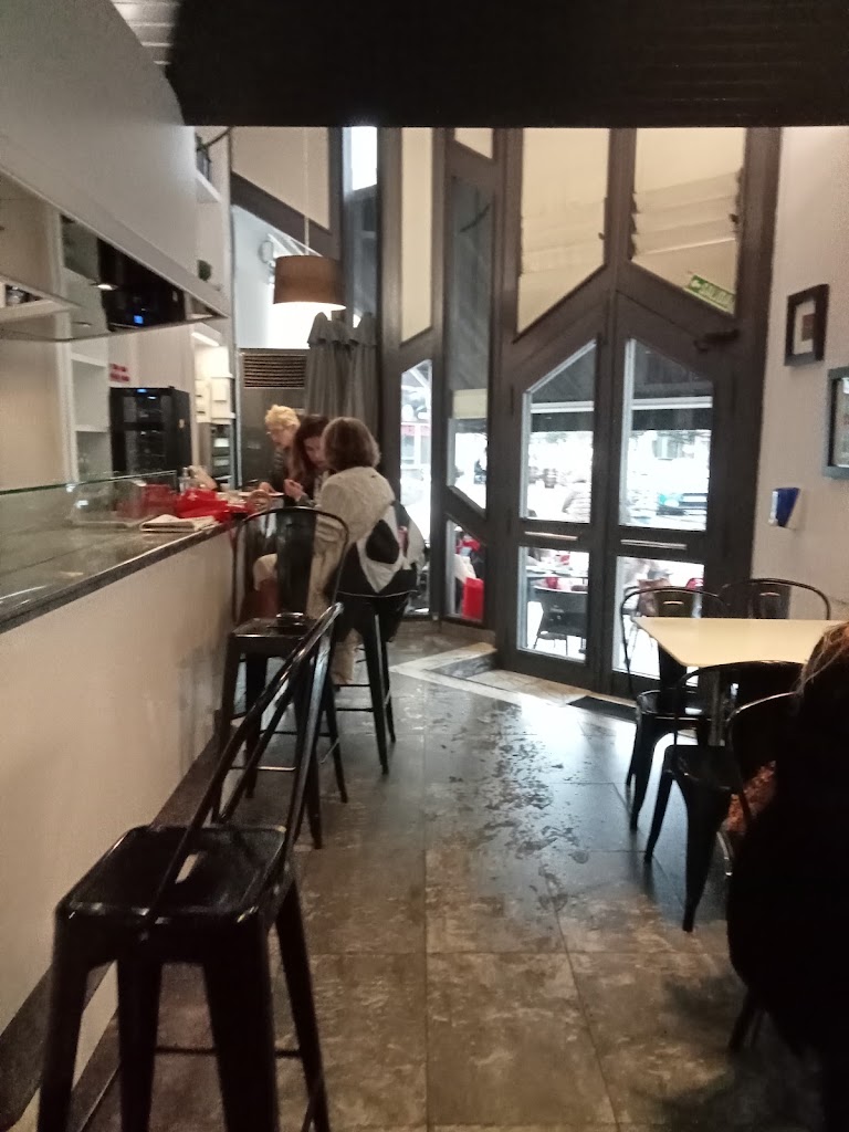 Pizzeria italiana Mamma mia Pita Giros Cafeteria — Ambiente