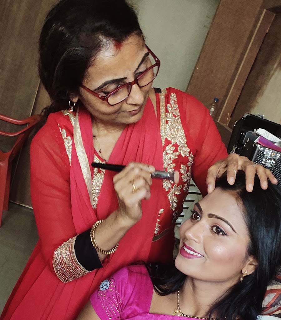 Swarupa Beauty Salon Sangamner