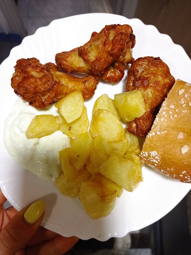 Cafe Bar Bohemia — Comida y bebida