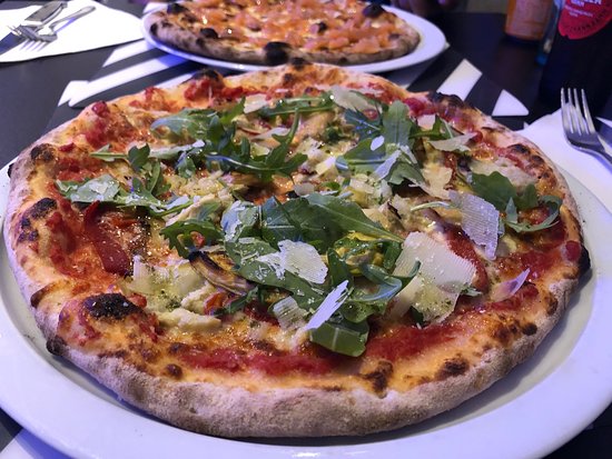 Pizzeria Zebra Park Salou — Pizza