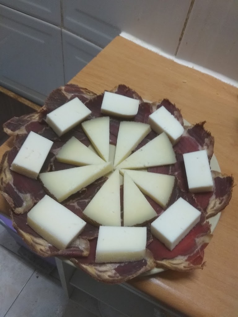 Bar Lar Taberna — Comida y bebida