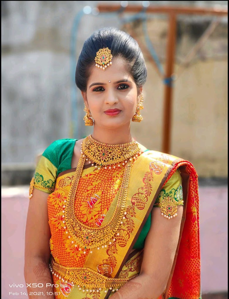 Groom Glow Unisex Luxurious Salon A C