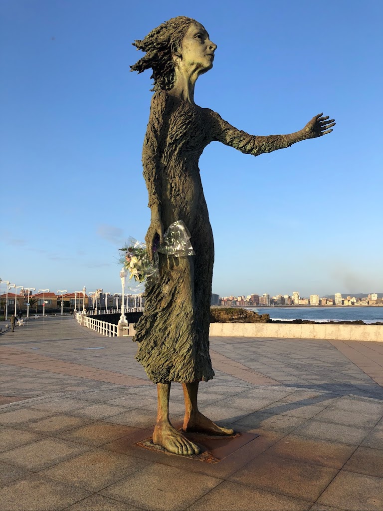 Monumento a la Madre del Emigrante