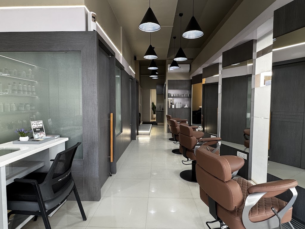Veloura Salon