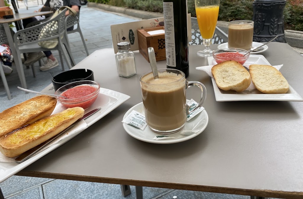 Cafeteria Semarango — Comida y bebida