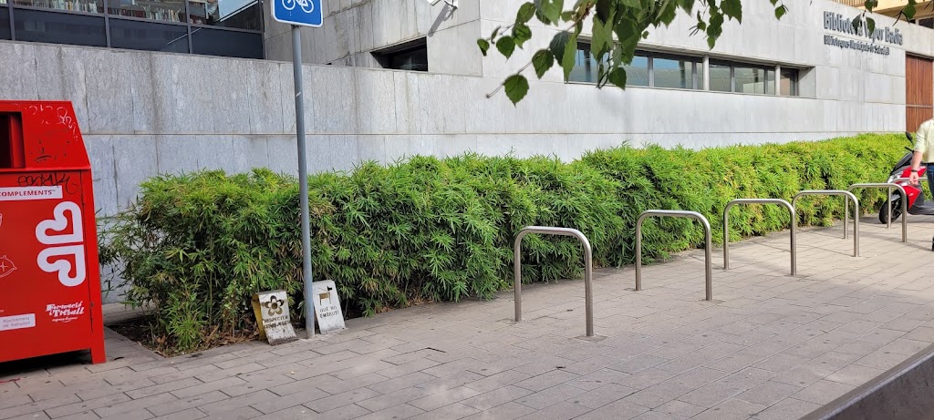 Aparcabicis a placa de Gabriel Pujol