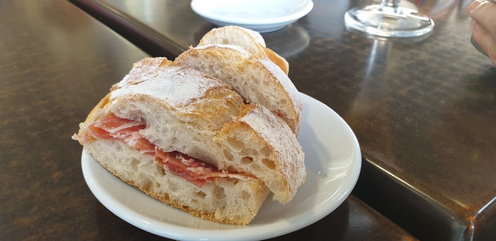Bocateria Cafe Bar Sol — Comida y bebida