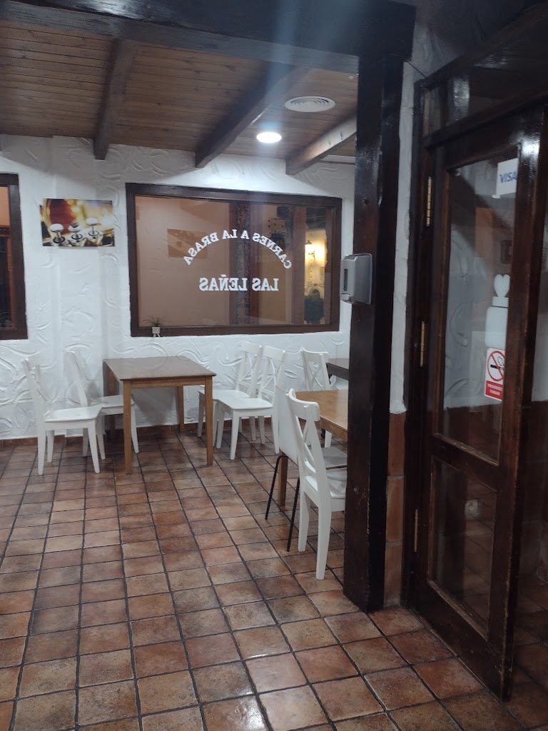 Bar Restaurante Las Lenas Carnes A La Brasa — Ambiente