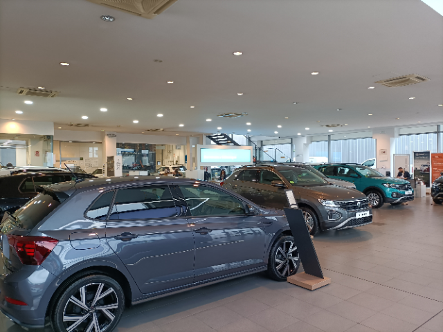 Helmantica Villares de la Reina - Concesionario Oficial Volkswagen — Interior