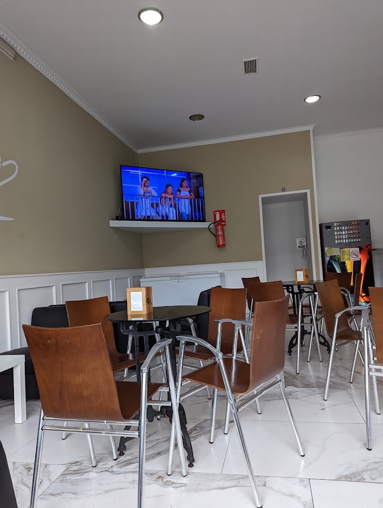 Cafe Megos Bar — Ambiente