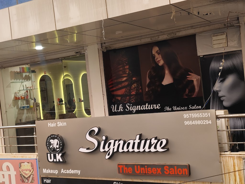 U K Signature Salon Chhindwara