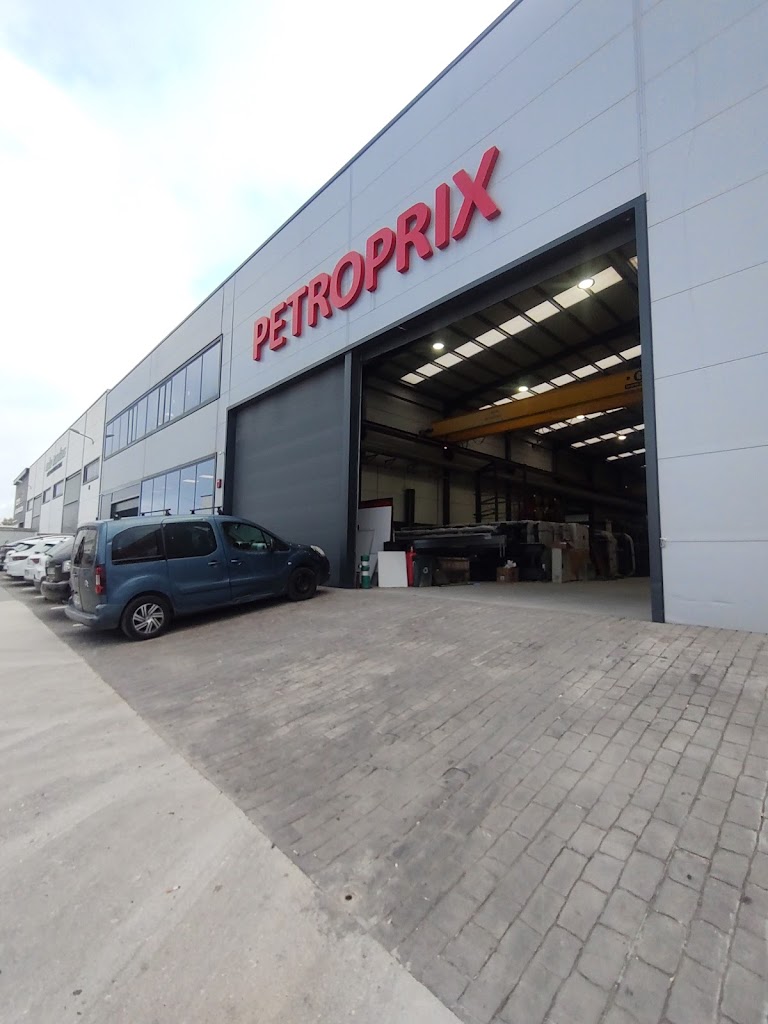 Petroprix — Exterior